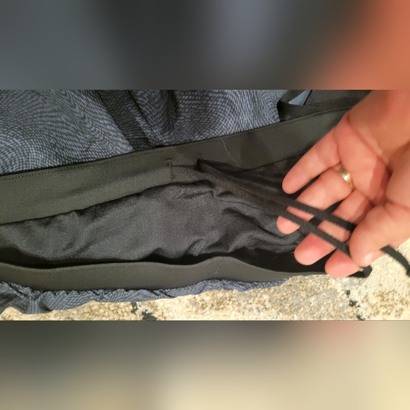 Under Armour Black Athletic Shorts Lightweight Performance - Picture 6 of 7